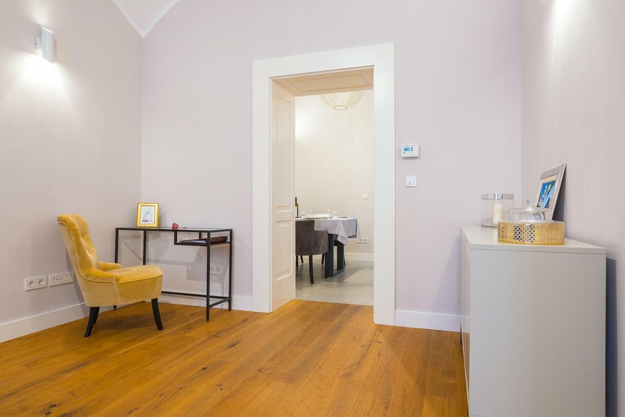 Deluxe Apartment Talia ซาเกร็บ ภายนอก รูปภาพ