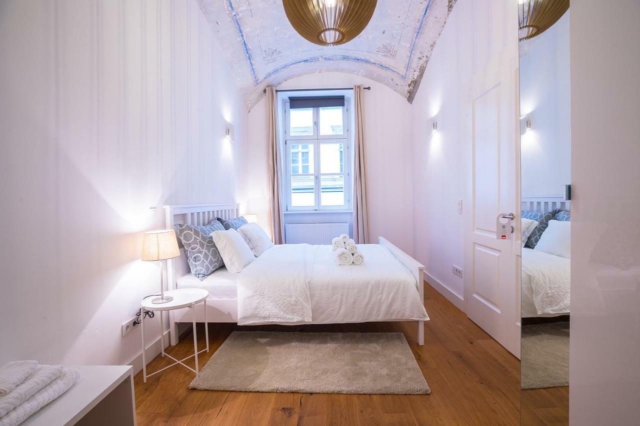 Deluxe Apartment Talia ซาเกร็บ ภายนอก รูปภาพ